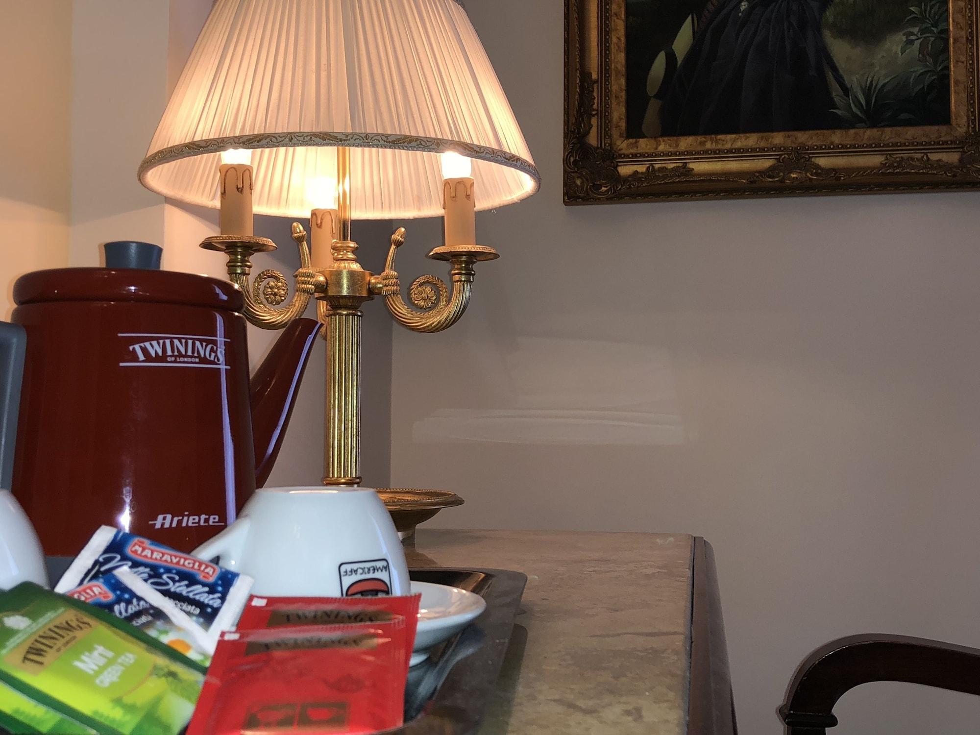 Grand Hotel Palace มาร์ซาลา ภายนอก รูปภาพ A lampshade