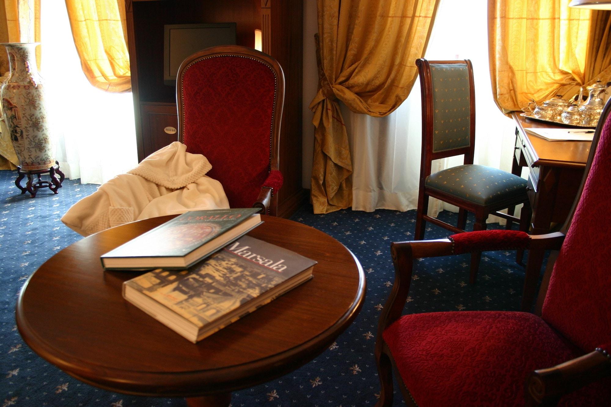 Grand Hotel Palace มาร์ซาลา ภายนอก รูปภาพ A guest room on board the Venice Simplon Orient Express