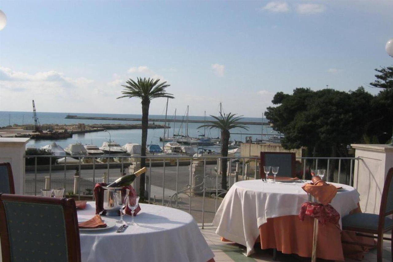 Grand Hotel Palace มาร์ซาลา ร้านอาหาร รูปภาพ View of the port of San Benedetto del Tronto