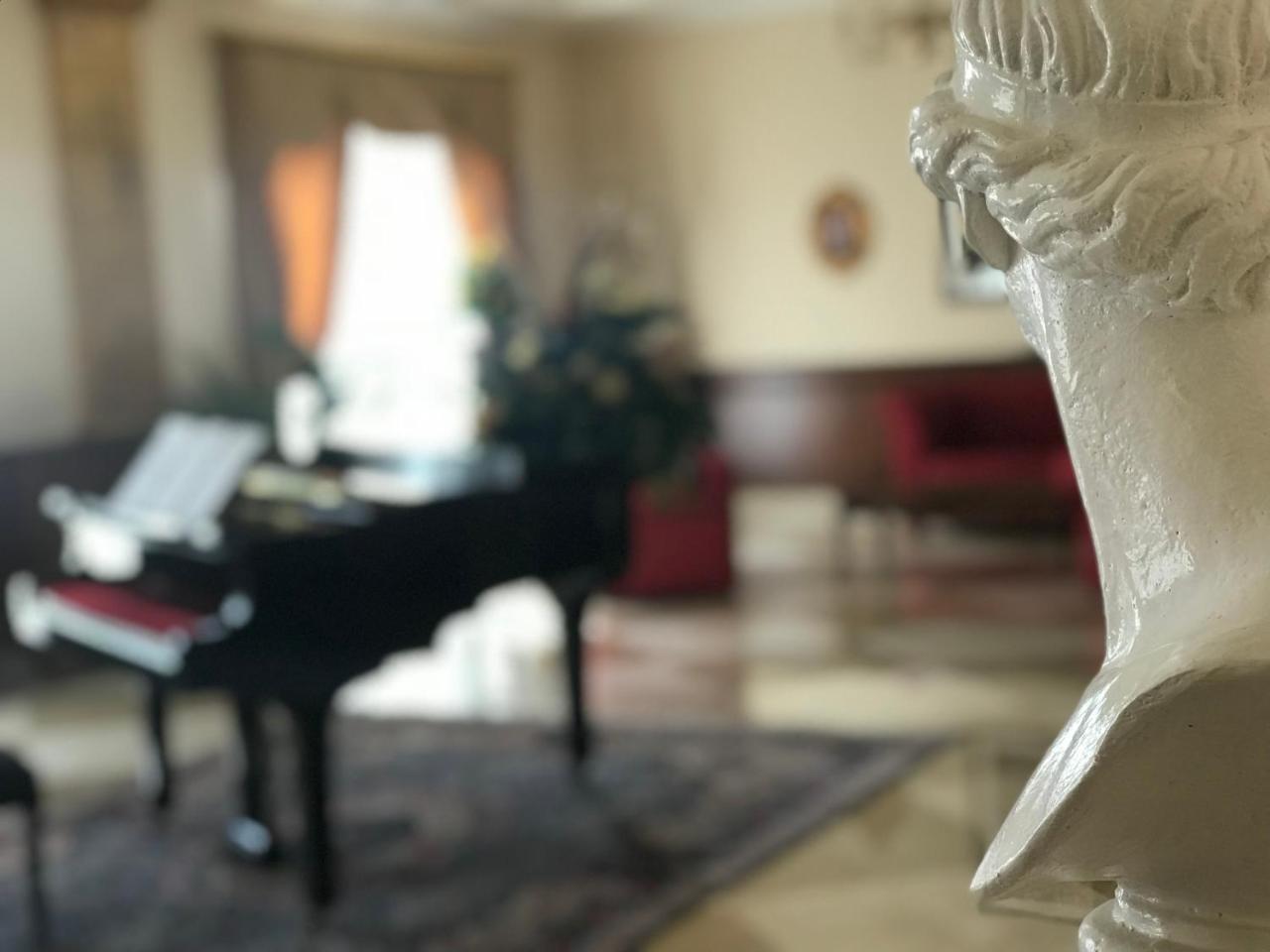 Grand Hotel Palace มาร์ซาลา ภายนอก รูปภาพ The piano at the home of the composer