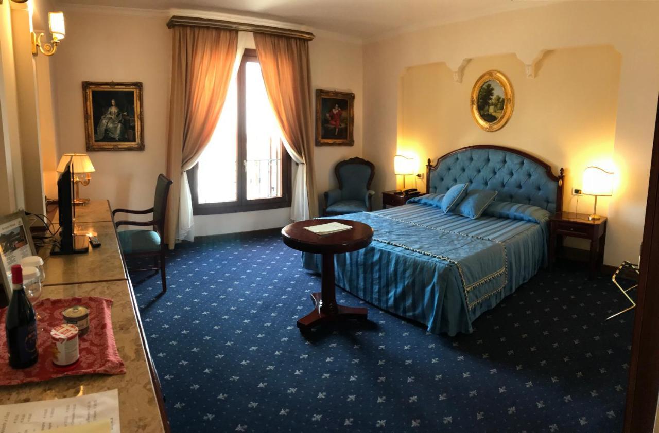 Grand Hotel Palace มาร์ซาลา ภายนอก รูปภาพ A room at the hotel